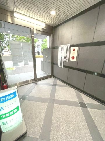 ニューインダストリービルのエントランス