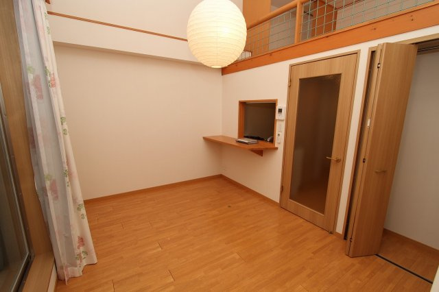 クレストハウス　ロフト　三軒茶屋エリア　最上階の居間・リビング