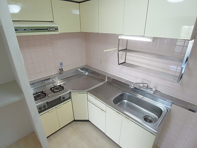 サンコート萩乃台のキッチン|システムキッチン。ガス2口コンログリル付