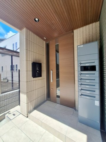 パラッツォ・エレガンテのエントランス|101