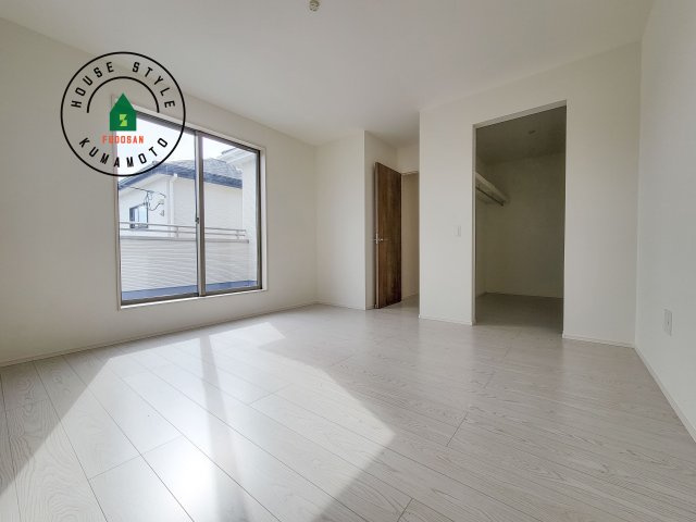 菊池郡菊陽町大字津久礼第12-2棟（2号棟）　の寝室|主寝室には収納力に優れたクローゼットがありますので、お部屋もすっきり片付きます。