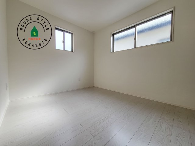 菊池郡菊陽町大字津久礼第12-2棟（2号棟）　の洋室|柔らかい陽光が差し込む明るいお部屋を演出する設計。彩光の取れる窓が気持ちの良いお部屋を創り上げます。