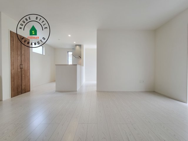 菊池郡菊陽町大字津久礼第12-2棟（2号棟）　の居間・リビング|ご家族を近くに感じられる対面キッチンのLDK。会話もはずみそうですね。