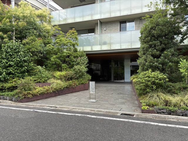 ロイヤルシーズン二子玉川のエントランス