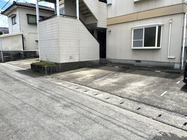 エステートピアTの駐車場