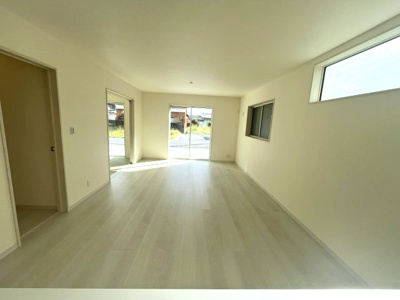 【居間・リビング】 | 【20万円ｷｬｯｼｭﾊﾞｯｸ対象物件】リーブルガーデン田原本町保津第2 全3棟 3号棟