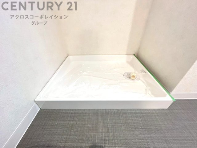 洗濯物の仕分け作業がしやすく、整理整頓が容易になります。洗濯音や湿気を他の部屋に持ち込まず、生活環境を快適に保ちます。上部を活用すれば収納スペースを確保でき洗剤や洗濯用品の整理もしやすくなります。