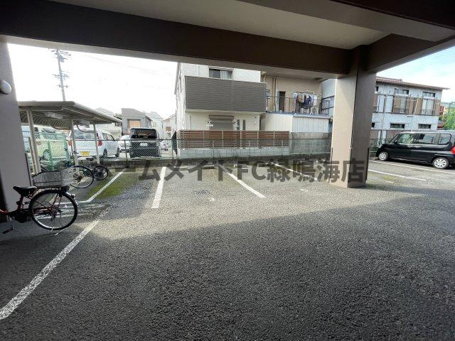 グランルーツ高坂(P3台込。追加にて4台契約可)の駐車場
