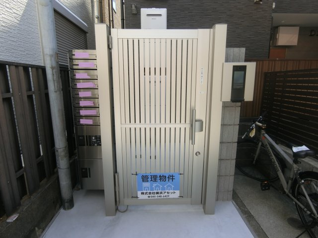アルティザン新丸子のエントランス