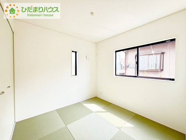 那珂市瓜連第12　新築戸建の和室|小さなお子さまのいる方におすすめ！リビング横の和室でお子様が遊んでる様子も確認できます(^^)/