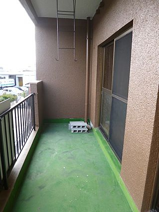 シャルマンコーポ【キャッシュバック対象物件】のバルコニー|お洗濯にも便利なバルコニー付き
