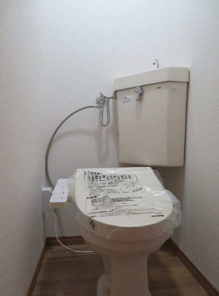 シャルマンコーポ【キャッシュバック対象物件】のトイレ|落ち着いた色調のトイレです