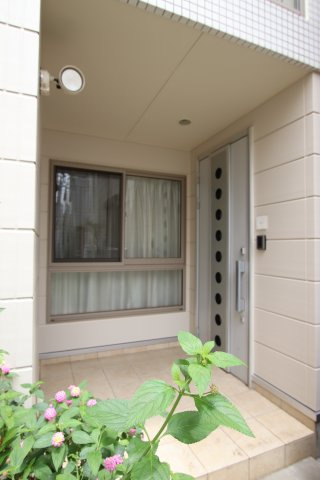 千駄木2丁目戸建のエントランス