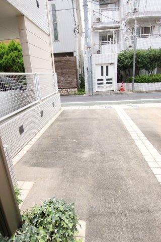 千駄木2丁目戸建の駐車場