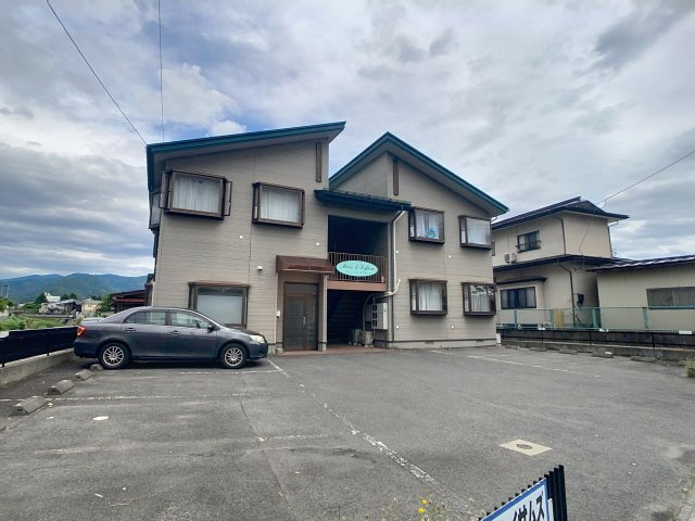 メゾンドセイサムズの駐車場