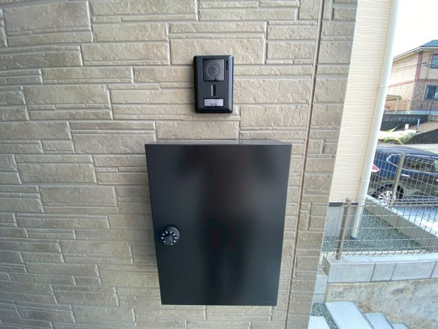 よかタウン／東区保田窪４丁目３期／１号棟のエントランス|来客時に顔を見て対応できるモニター付きインターホン。