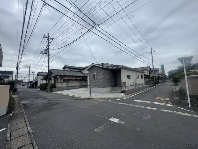 新築　桐生市相生町5丁目　Blooming　Garden　1号棟の前面道路含む現地写真|現地写真　南側接道幅員約5.6ｍ