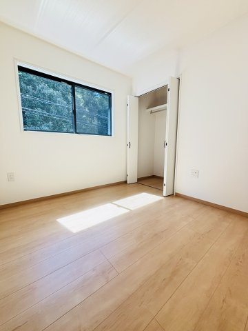 広島市佐伯区八幡東４丁目　新築一戸建ての洋室