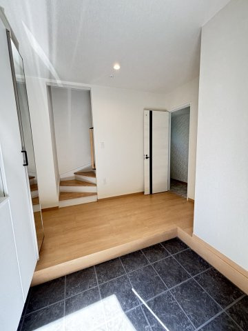 広島市佐伯区八幡東４丁目　新築一戸建ての玄関