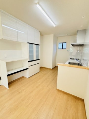 【キッチン】 | 広島市佐伯区八幡東４丁目　新築一戸建て | カップボード付きのキッチン♪