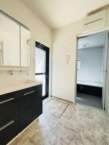 広島市佐伯区八幡東４丁目　新築一戸建ての独立洗面台