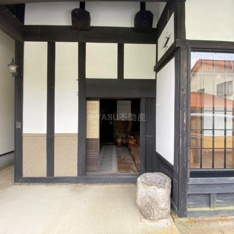 浜田市旭町市木の中古一戸建の玄関