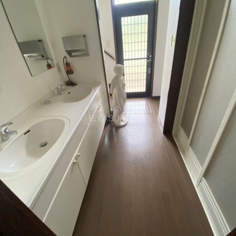 浜田市旭町市木の中古一戸建の独立洗面台