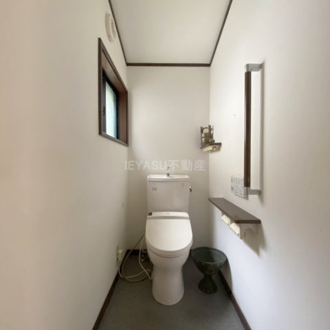 浜田市旭町市木の中古一戸建のトイレ