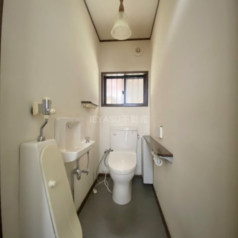 浜田市旭町市木の中古一戸建のトイレ