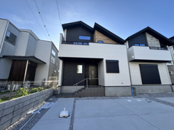 全棟カースペース２台×開放感のある吹抜け～鵠沼海岸６丁目新築戸建　全３棟の画像