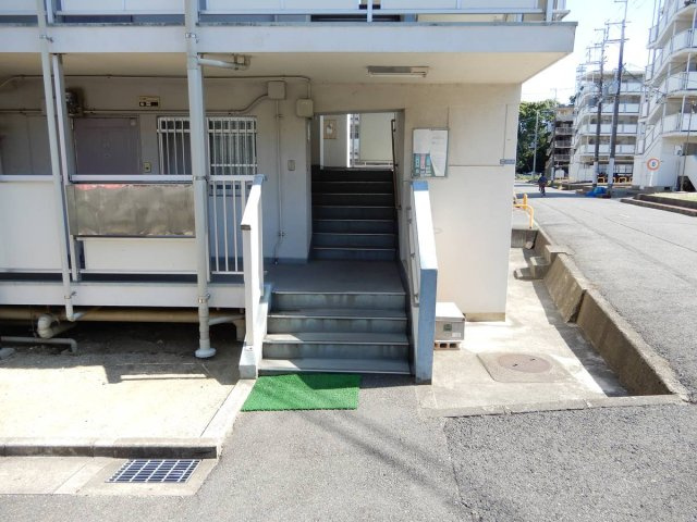 ビレッジハウス伏屋3号棟のエントランス