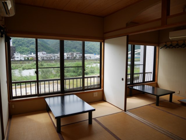 津山市吹屋町　アイ・ふきや貸店舗（飲食店居抜き物件）の内装|２階座敷（吉井川の景色がきれいです）