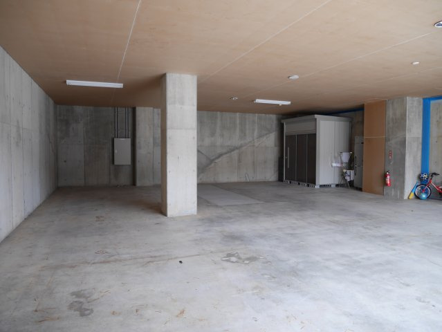 津山市吹屋町　アイ・ふきや貸店舗（飲食店居抜き物件）の駐車場|駐車場兼倉庫