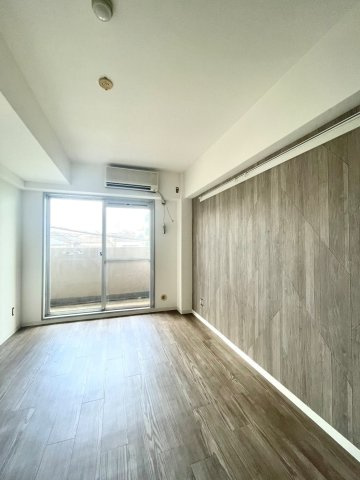 ジョイフル新八柱の居間・リビング|カジュアルな雰囲気の室内です