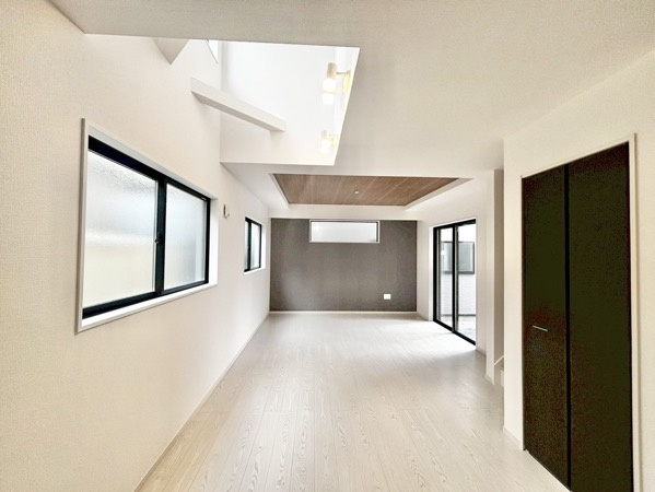 エルデ豊田市明和町1期　全3棟　新築戸建の居間・リビング