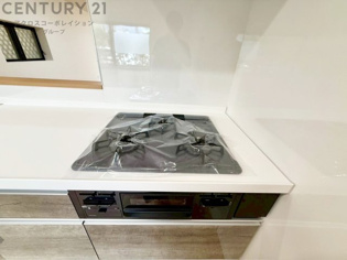 多数の調理器具を同時に使用でき、料理の効率化が可能。省エネで節約になり、様々な料理スタイルに適応できます。また、火力調整が独立しており、手入れや掃除もしやすく、今よりもっとお料理が楽しくなるかも。