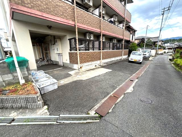 プチメゾン滝谷の駐車場