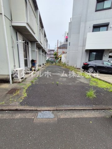 フォーブル西松山の駐車場