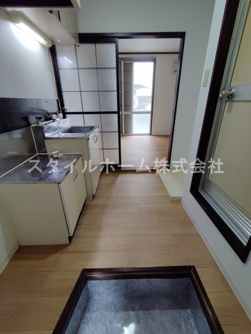 フォーブル西松山の居間・リビング