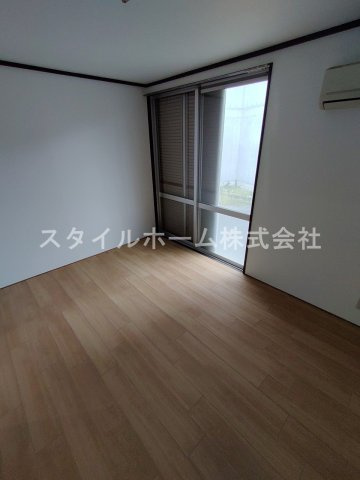 フォーブル西松山の居間・リビング