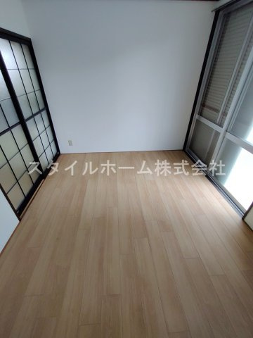 フォーブル西松山の居間・リビング