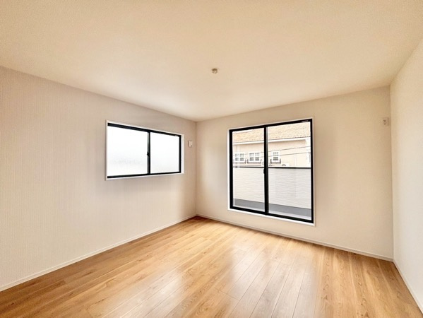 エルデ豊田市明和町1期　全3棟　新築戸建の洋室