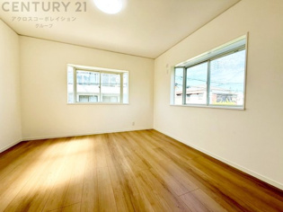 子供部屋…創造性や成長を促す遊びの空間を提供。学習や趣味に集中できる環境を整えます。個別のプライベートスペースは自己表現と自立心を育み、心地よい睡眠環境を整えリラックスできる場所を提供。