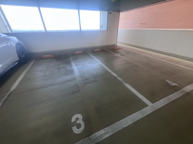 スカイ・シーフロント塩屋の駐車場