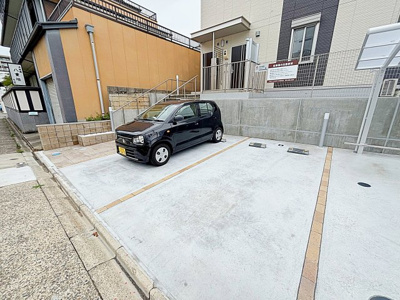 【駐車場】 | カーサ グリシナ菊園【名古屋市賃貸・ワンフロアー1戸】