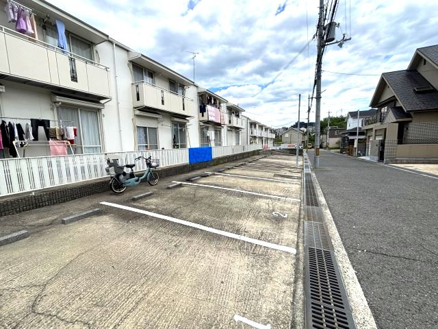 エルハイツ金剛の駐車場