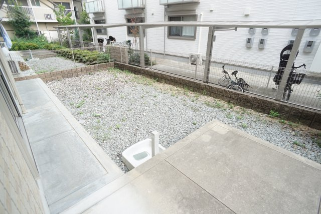 アリュール逆瀬川の庭