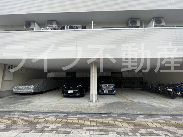 サンブライト新石切の駐車場|駐車場があるので、車を買う予定の方も安心です