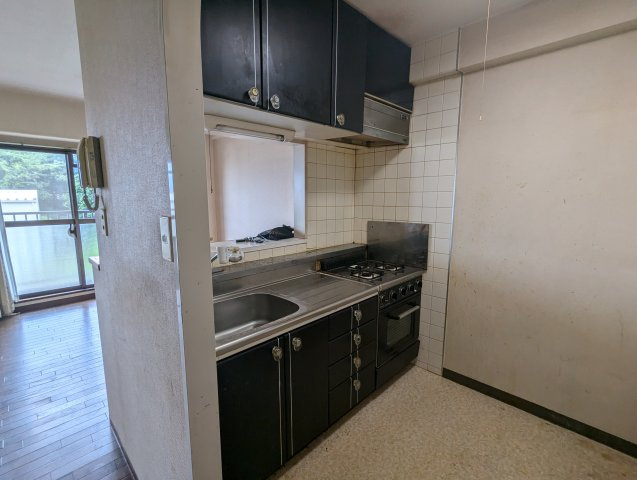 エンゼルハイム伏見　駿東郡清水町伏見のキッチン|カウンターキッチンなので会話をしながら楽しくお料理出来そうですね。収納もたっぷりあります。