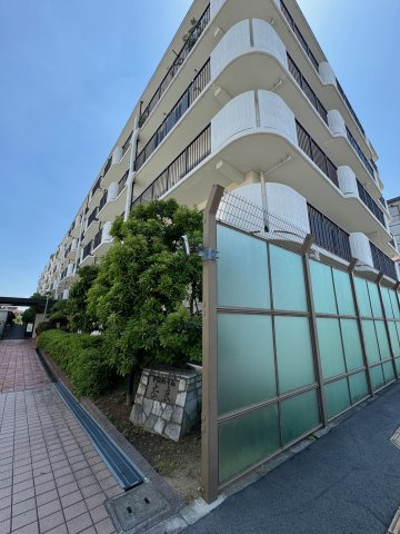 マンハイム奈良の外観|◆１階角部屋♪　全てのお部屋がバルコニーに面しており明るく風通し良好♪　